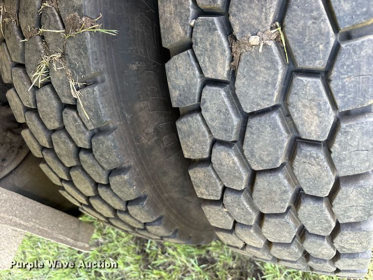 image for item DY0766 2013 Freightliner Cascadia dump truck