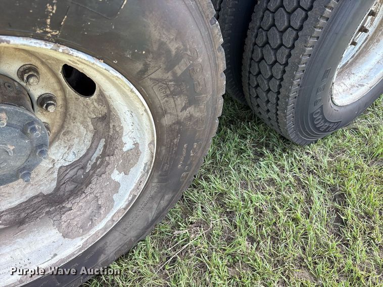 image for item DY0766 2013 Freightliner Cascadia dump truck