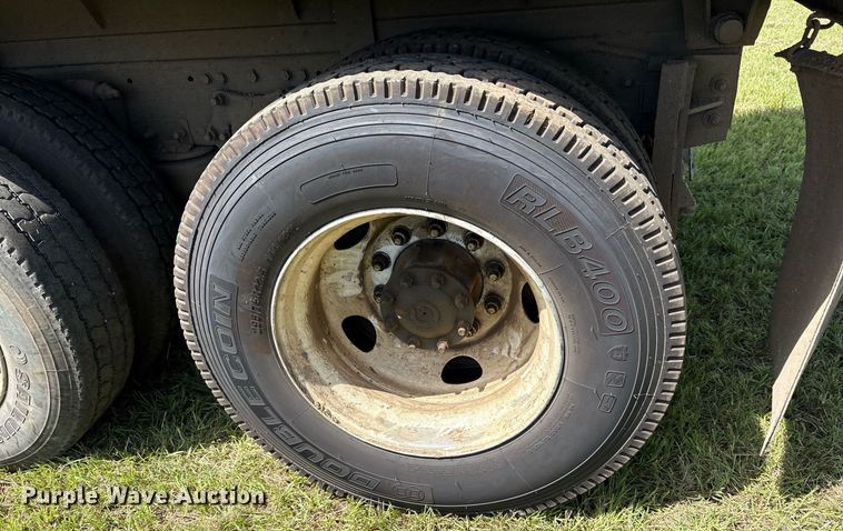 image for item DY0766 2013 Freightliner Cascadia dump truck