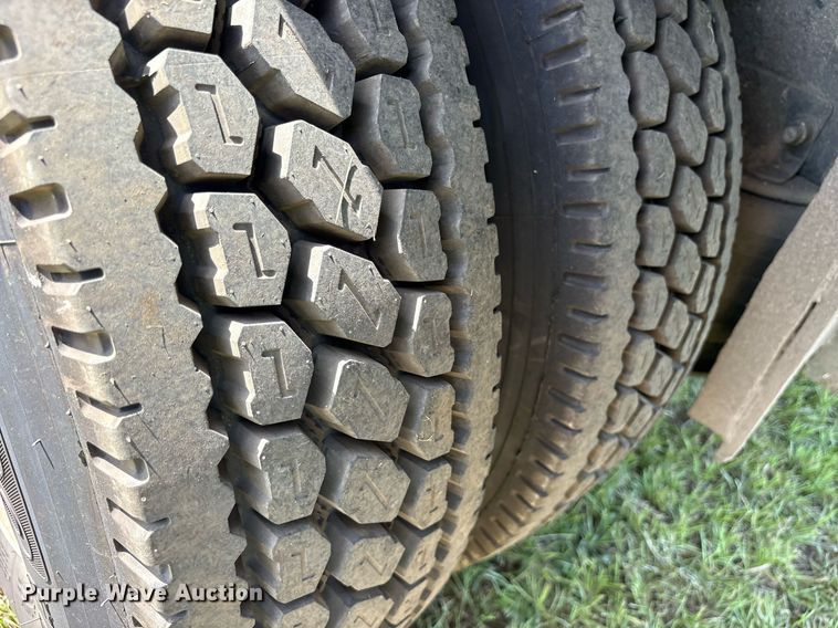 image for item DY0766 2013 Freightliner Cascadia dump truck