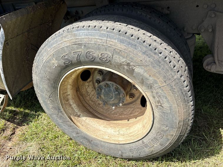 image for item DY0766 2013 Freightliner Cascadia dump truck