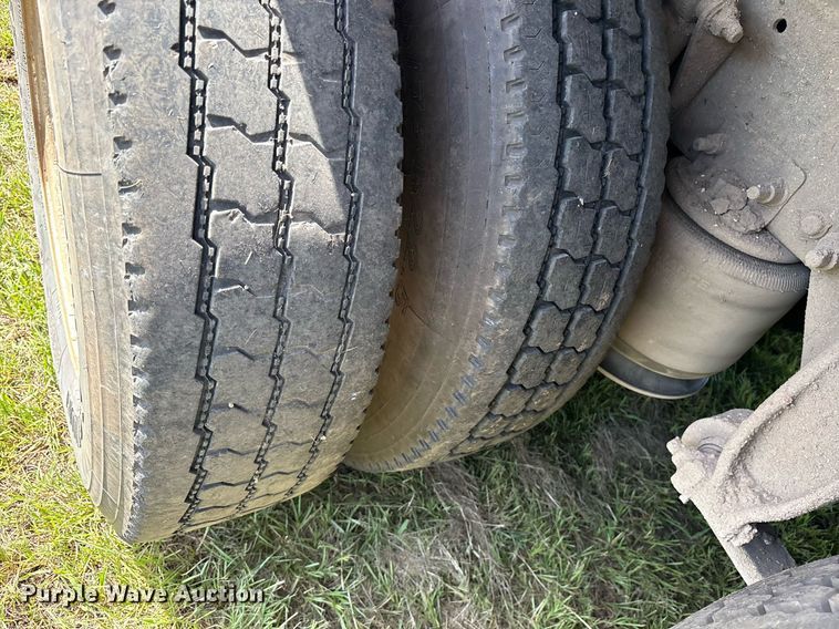 image for item DY0766 2013 Freightliner Cascadia dump truck