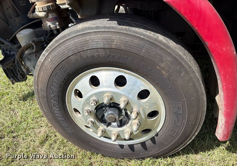 image for item DY0766 2013 Freightliner Cascadia dump truck