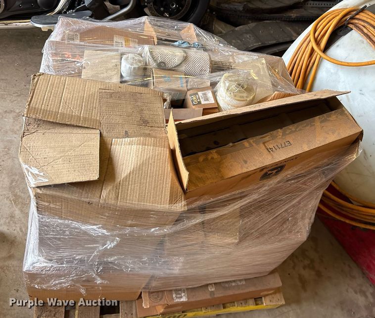 image for item DY0771 (2) pallets of automotive filters