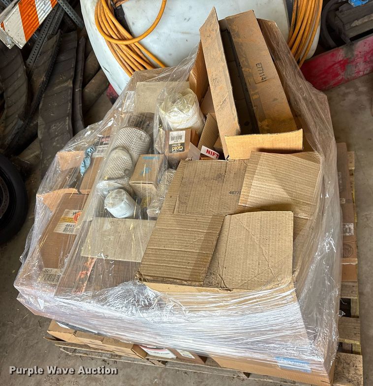 image for item DY0771 (2) pallets of automotive filters