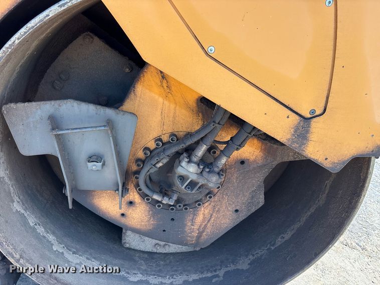 image for item DY0776 2019 Case DV210CD combination roller