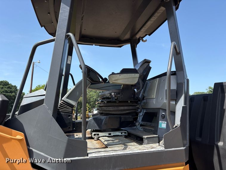 image for item DY0776 2019 Case DV210CD combination roller