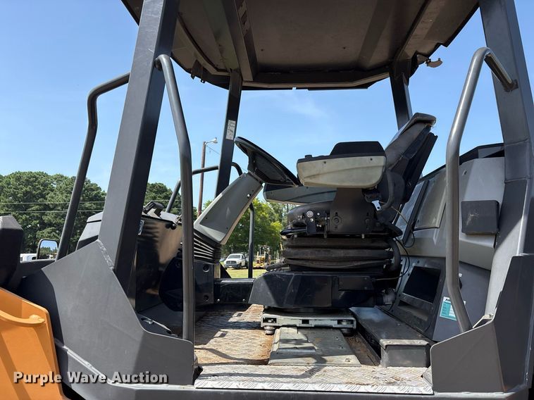 image for item DY0776 2019 Case DV210CD combination roller