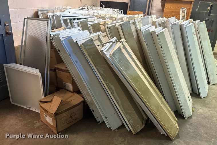 image for item DY0807 Misc Misc Approximately 90 fluorescent lights