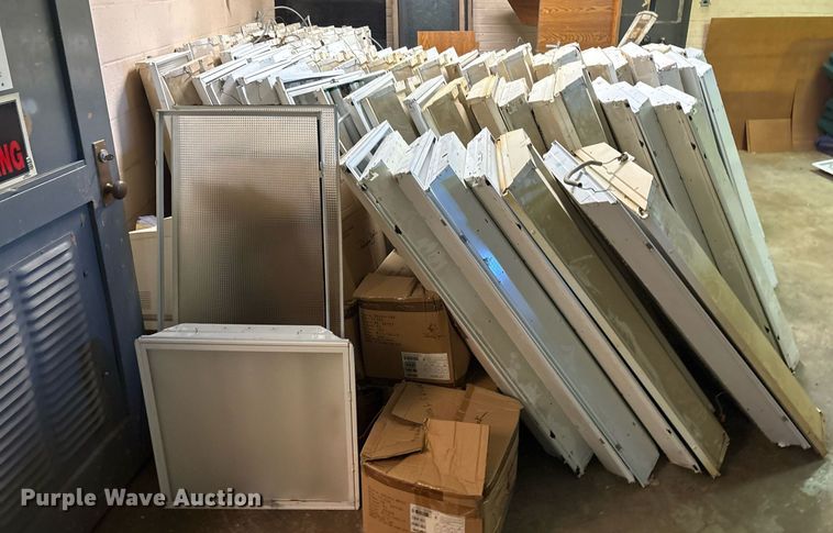 image for item DY0807 Misc Misc Approximately 90 fluorescent lights