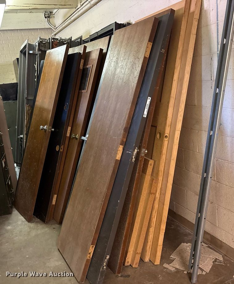 image for item DY0808 Misc Misc Approximately 13 doors