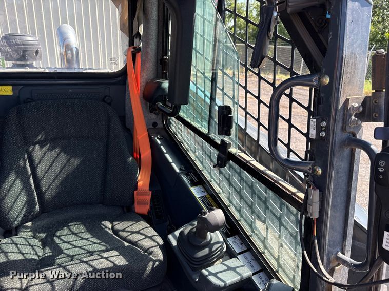 image for item DY0813 2020 John Deere 333G tracked skid steer loader