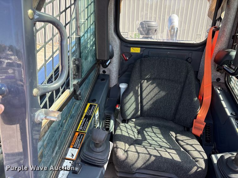 image for item DY0813 2020 John Deere 333G tracked skid steer loader