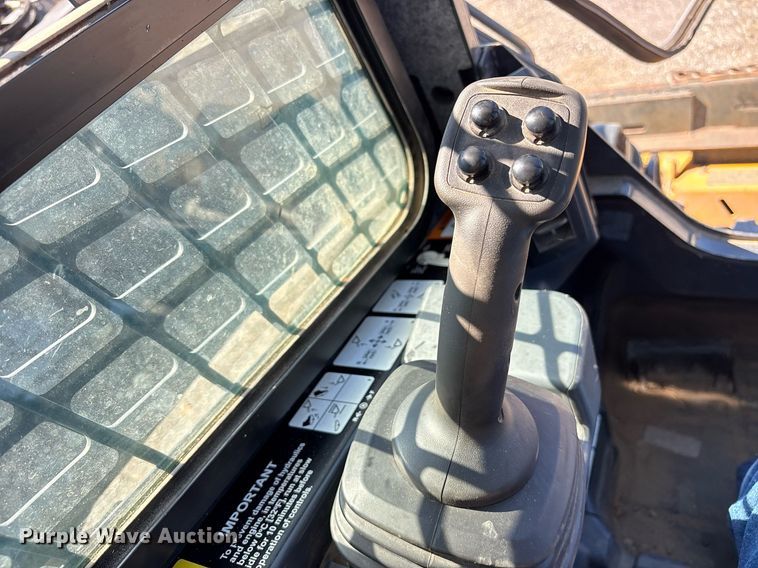 image for item DY0813 2020 John Deere 333G tracked skid steer loader