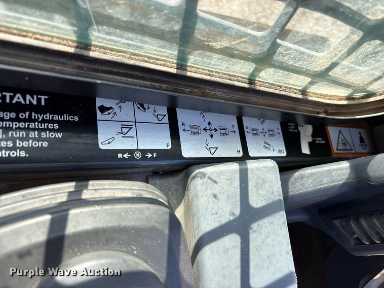 image for item DY0813 2020 John Deere 333G tracked skid steer loader