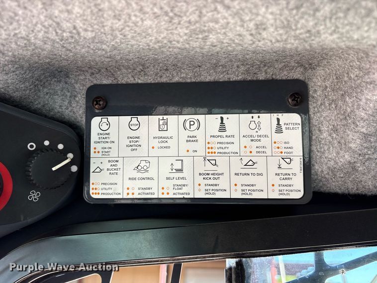 image for item DY0813 2020 John Deere 333G tracked skid steer loader