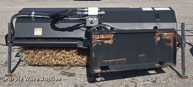 image for item DY0815 John Deere BA84 skid steer broom