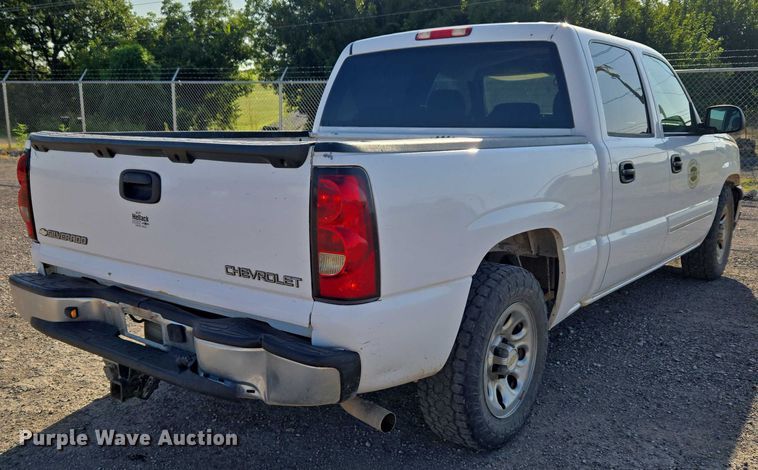 image for item DY0818 2005 Chevrolet Silverado 1500 Crew Cab pickup truck