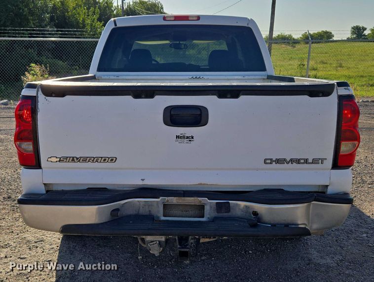 image for item DY0818 2005 Chevrolet Silverado 1500 Crew Cab pickup truck