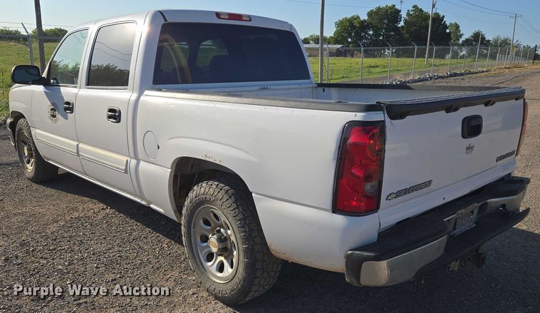 image for item DY0818 2005 Chevrolet Silverado 1500 Crew Cab pickup truck