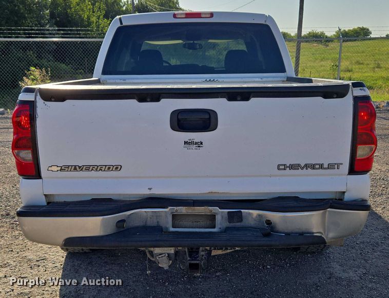 image for item DY0818 2005 Chevrolet Silverado 1500 Crew Cab pickup truck