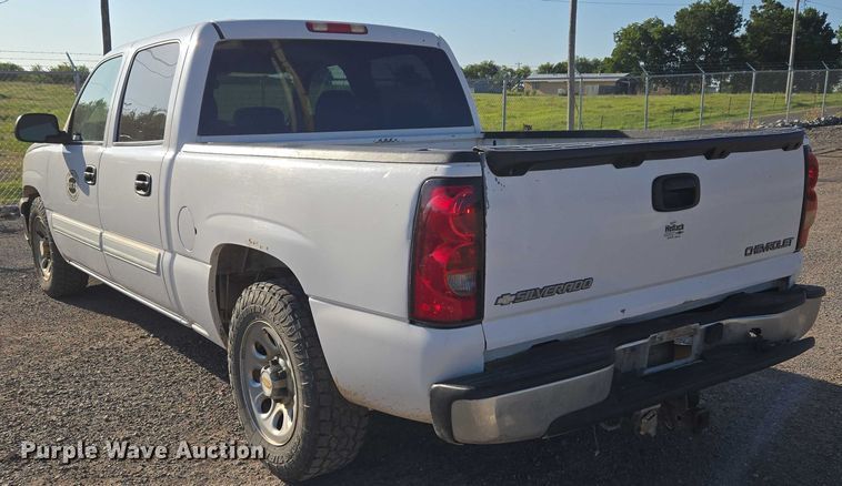 image for item DY0818 2005 Chevrolet Silverado 1500 Crew Cab pickup truck
