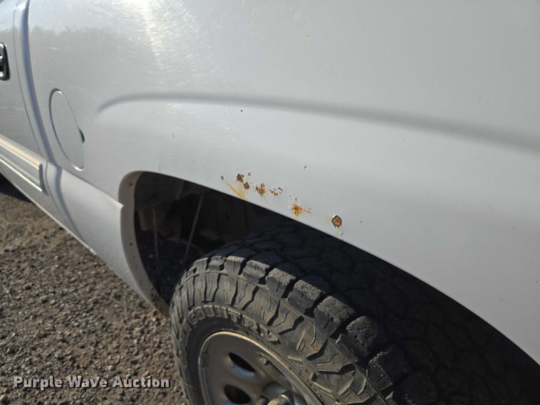 image for item DY0818 2005 Chevrolet Silverado 1500 Crew Cab pickup truck