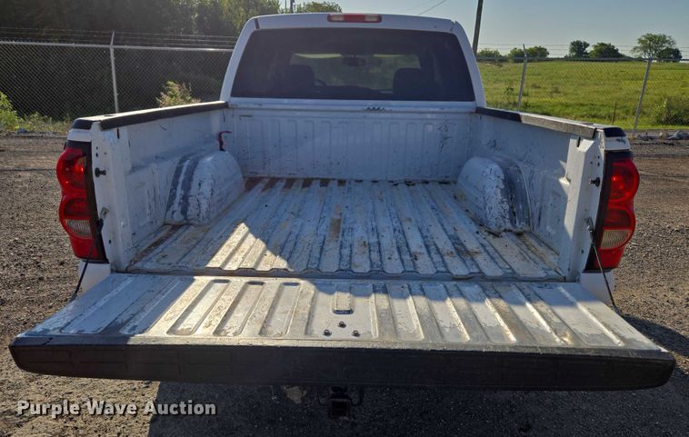 image for item DY0818 2005 Chevrolet Silverado 1500 Crew Cab pickup truck