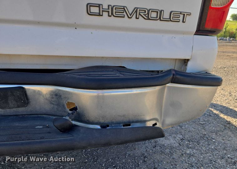 image for item DY0818 2005 Chevrolet Silverado 1500 Crew Cab pickup truck