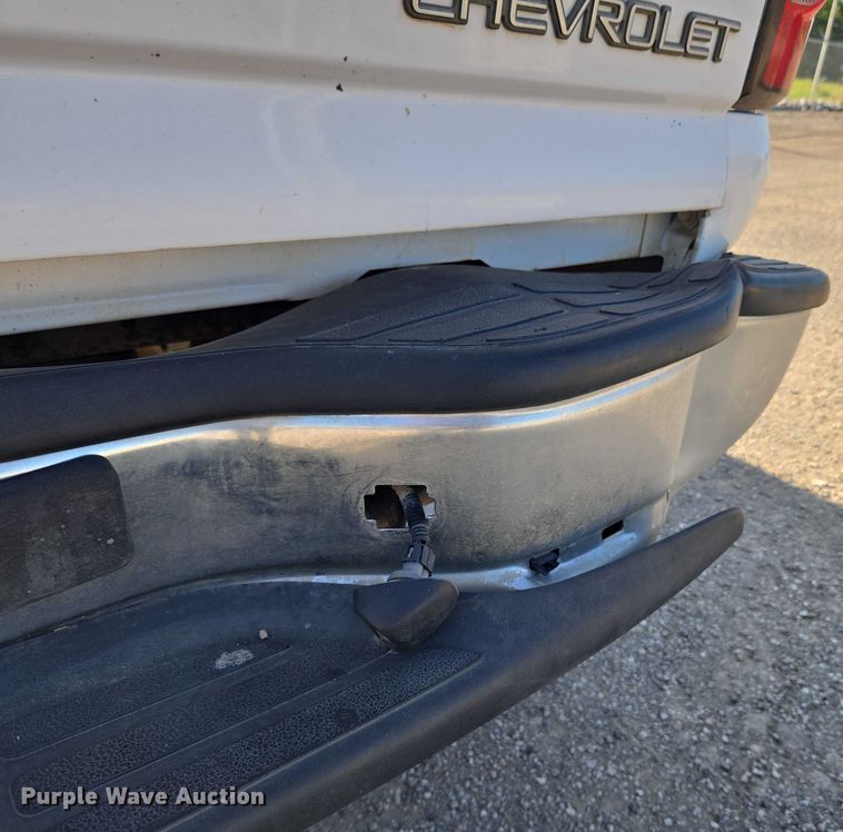 image for item DY0818 2005 Chevrolet Silverado 1500 Crew Cab pickup truck