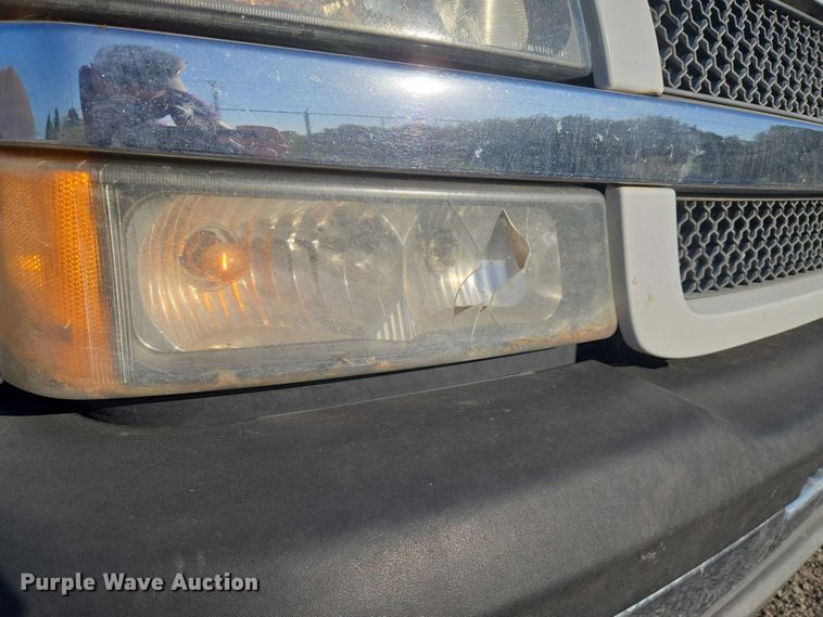 image for item DY0818 2005 Chevrolet Silverado 1500 Crew Cab pickup truck