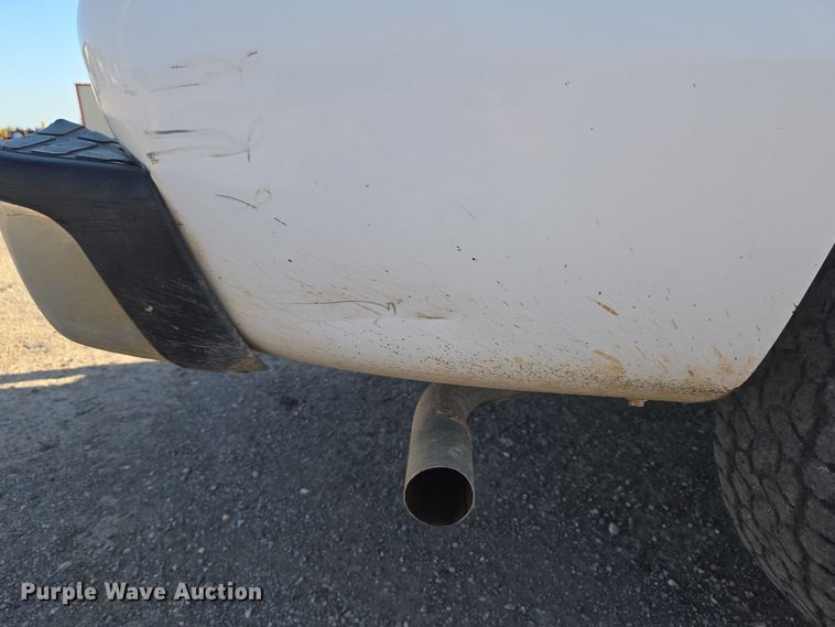 image for item DY0818 2005 Chevrolet Silverado 1500 Crew Cab pickup truck