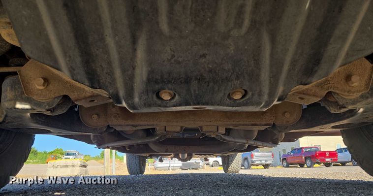 image for item DY0818 2005 Chevrolet Silverado 1500 Crew Cab pickup truck