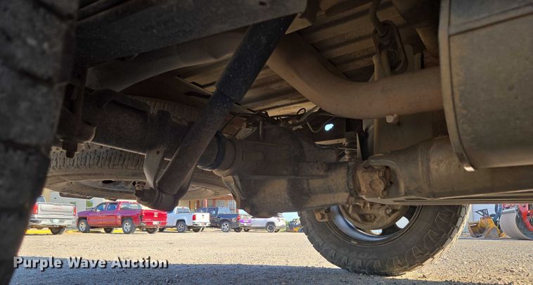 image for item DY0818 2005 Chevrolet Silverado 1500 Crew Cab pickup truck