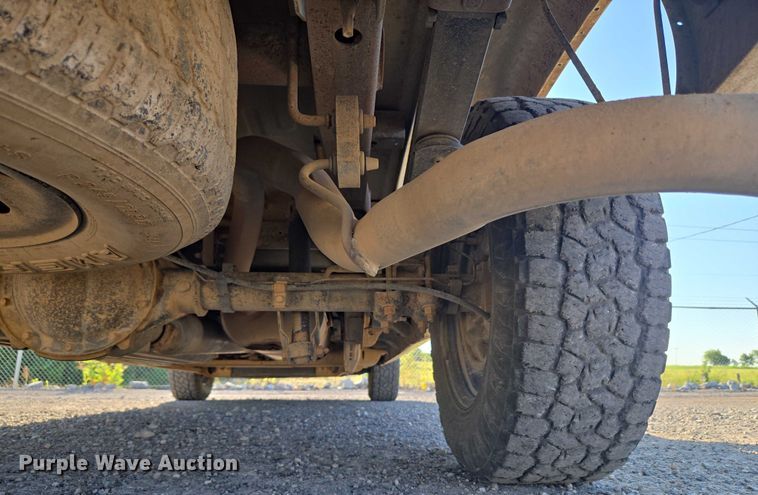 image for item DY0818 2005 Chevrolet Silverado 1500 Crew Cab pickup truck