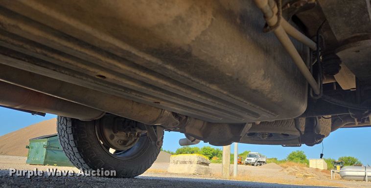 image for item DY0818 2005 Chevrolet Silverado 1500 Crew Cab pickup truck