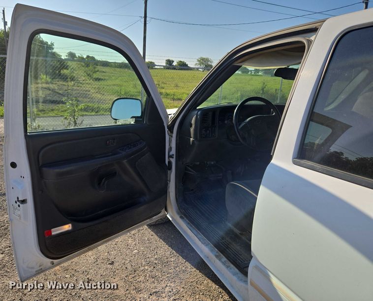 image for item DY0818 2005 Chevrolet Silverado 1500 Crew Cab pickup truck