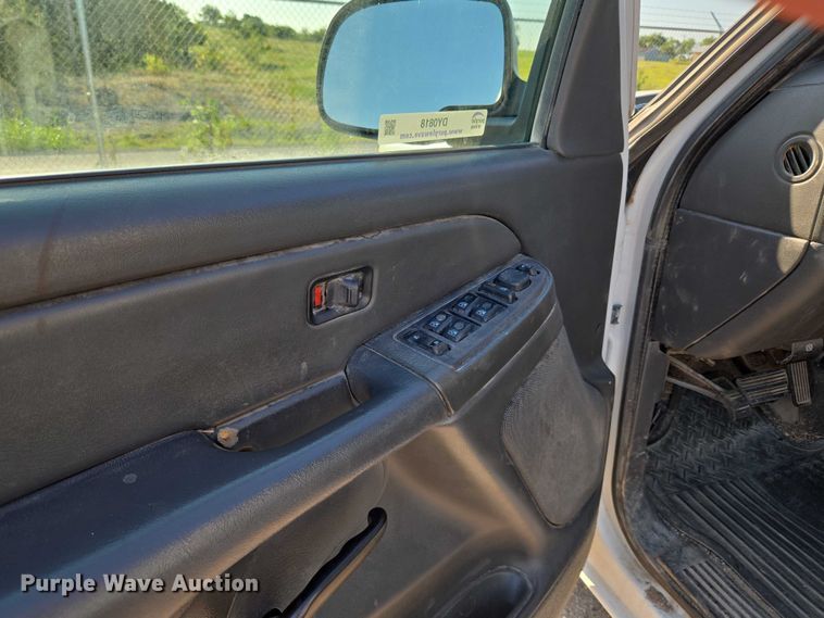 image for item DY0818 2005 Chevrolet Silverado 1500 Crew Cab pickup truck