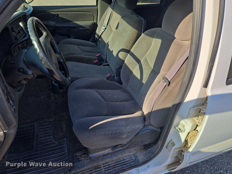 image for item DY0818 2005 Chevrolet Silverado 1500 Crew Cab pickup truck