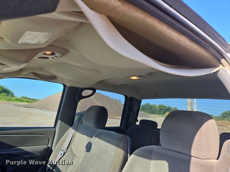 image for item DY0818 2005 Chevrolet Silverado 1500 Crew Cab pickup truck