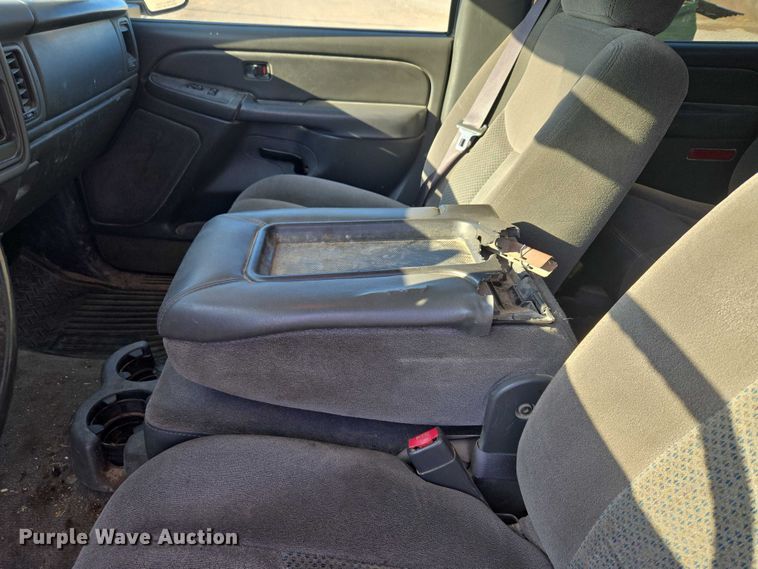 image for item DY0818 2005 Chevrolet Silverado 1500 Crew Cab pickup truck