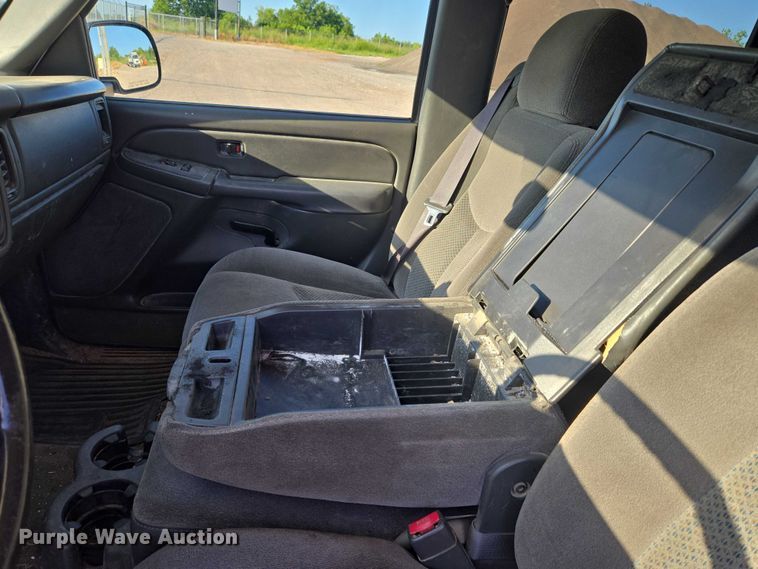 image for item DY0818 2005 Chevrolet Silverado 1500 Crew Cab pickup truck