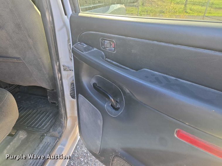 image for item DY0818 2005 Chevrolet Silverado 1500 Crew Cab pickup truck