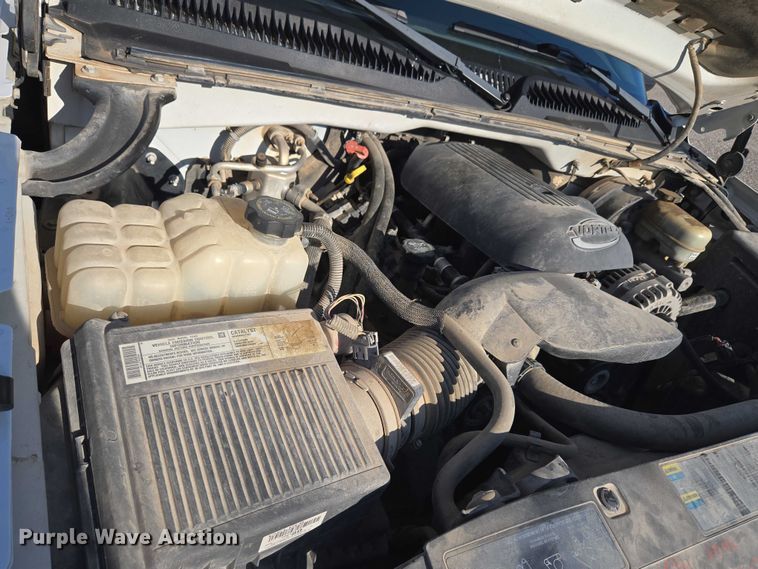 image for item DY0818 2005 Chevrolet Silverado 1500 Crew Cab pickup truck