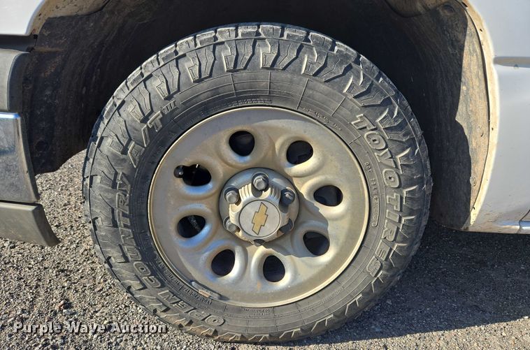 image for item DY0818 2005 Chevrolet Silverado 1500 Crew Cab pickup truck