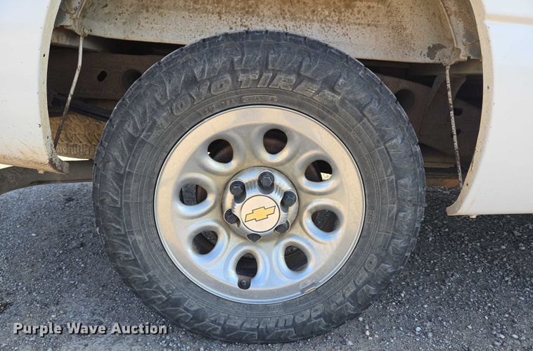 image for item DY0818 2005 Chevrolet Silverado 1500 Crew Cab pickup truck