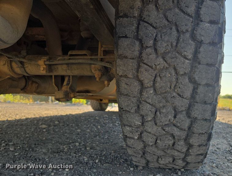 image for item DY0818 2005 Chevrolet Silverado 1500 Crew Cab pickup truck