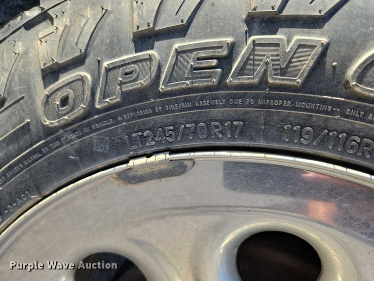 image for item DY0818 2005 Chevrolet Silverado 1500 Crew Cab pickup truck