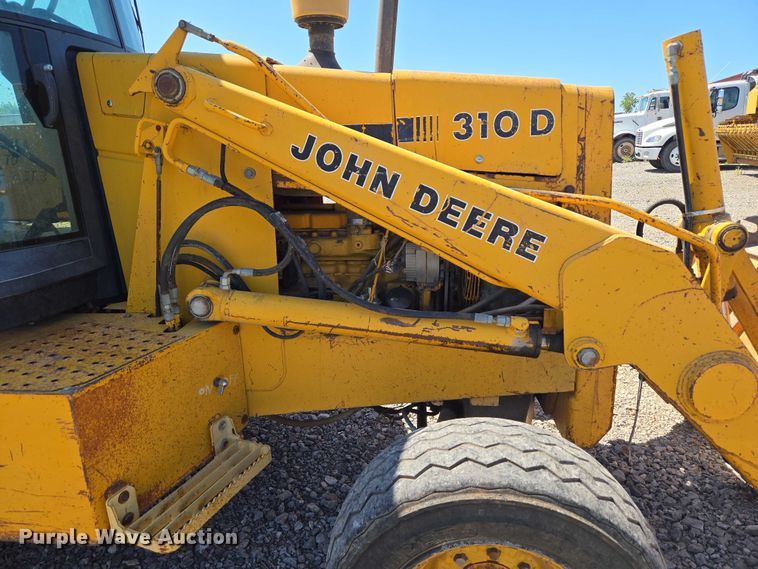 image for item DY0820 1992 John Deere 310D backhoe