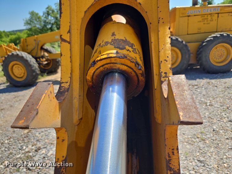 image for item DY0820 1992 John Deere 310D backhoe